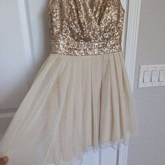 Gold Sequin Prom / Quinceanera / Party Dress! | Juniors 3 |  Fit & Flare | EUC - Picture 4 of 8